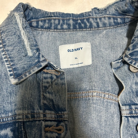 NWOT! Old Navy light wash distressed denim jacket size XL - Picture 3 of 3